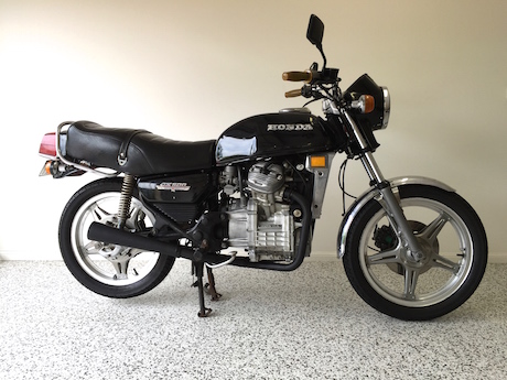 Honda CX500 with single-sided exhaust