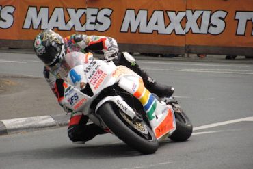Ian Hutchison in the Supersort_race at the Isle of man TT