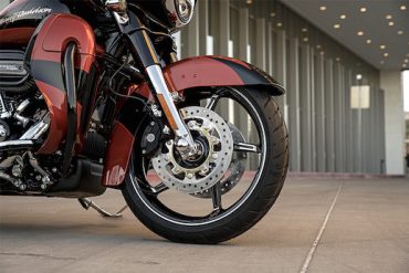 2017 Harley-Davidson CVO Street Glide with Contrast Chrome Slicer Wheels auto