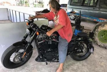 Scruffy customer buys Harley with cash