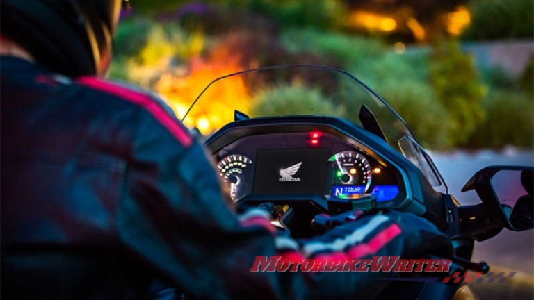 Honda Goldwing with CarPlay distracted rider
