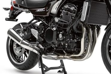 Kawasaki Z900RS with radiator guard and centre stand accessories
