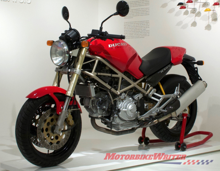 The first 1993 Monster M900 Ducati flat track (photo AFT)