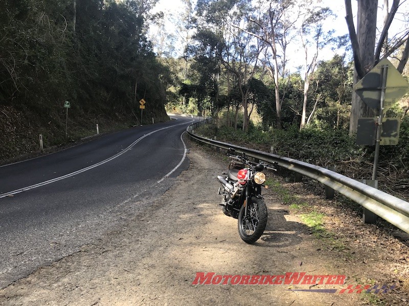 Mt Glorious gravel unsigned and unsealed turnout