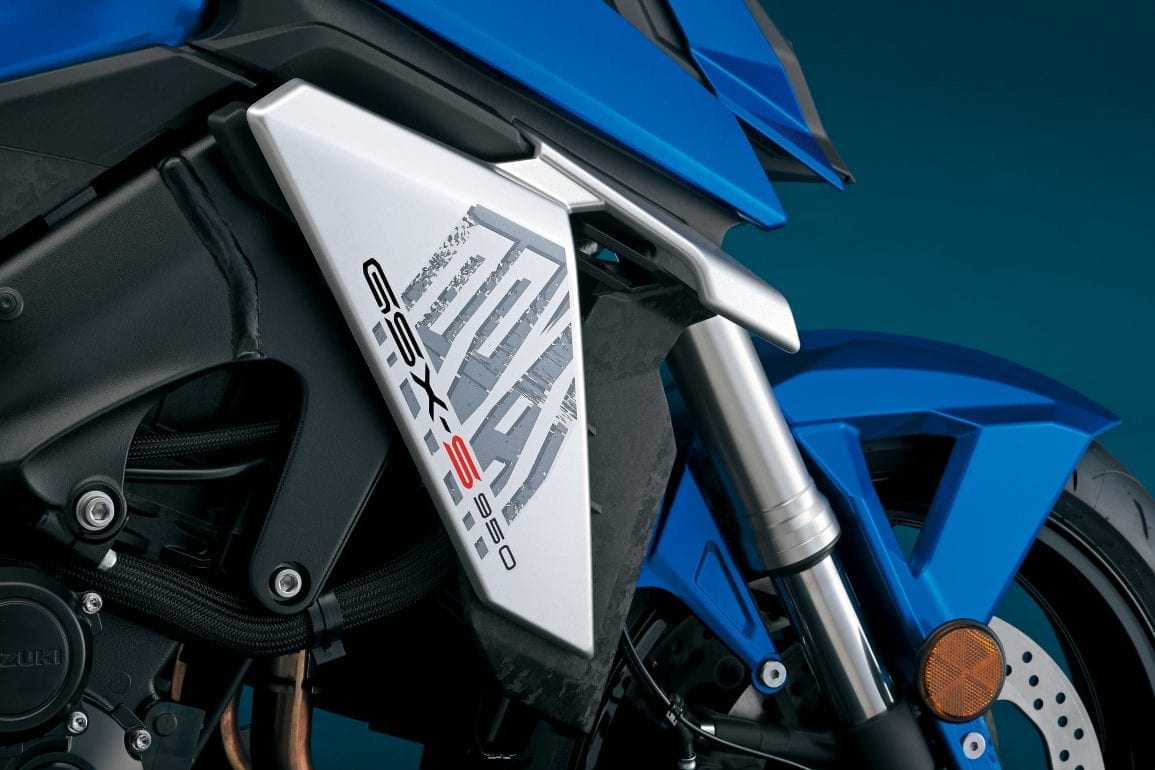 a close-up photo of the new GSX-s950, in Triton Blue.