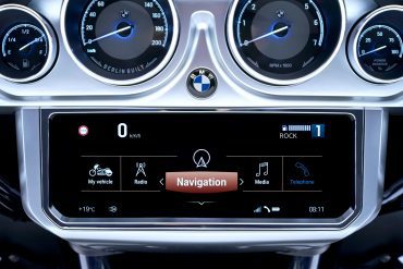 A close-up of the new infotainment system present in the all-new 2022 BMW Transcontinental