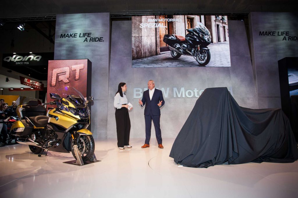 A view of BMW unveiling a machine at the 2019 EICMA