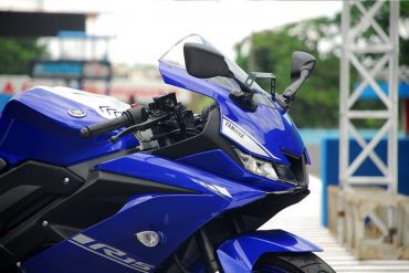 A side view of the Yamaha R15, available in India