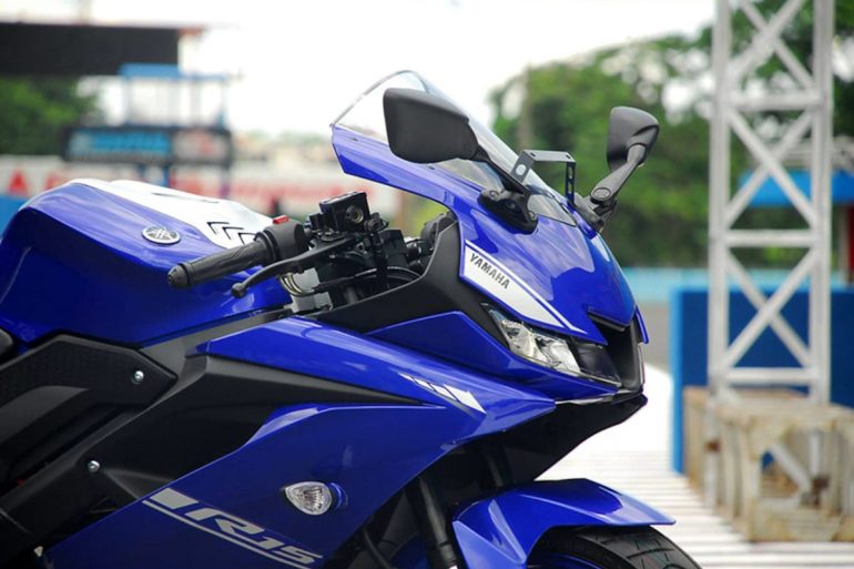 A side view of the Yamaha R15, available in India