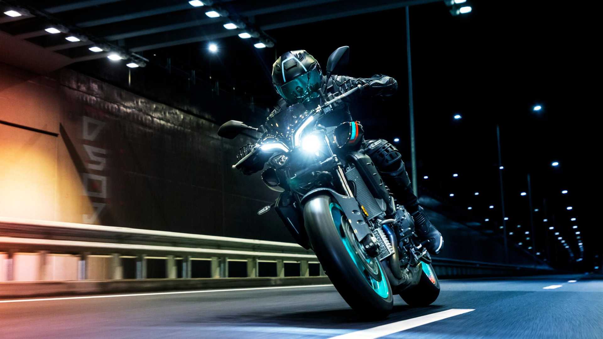 A rider on the 2022 Yamaha MT-10 riding through a tunnel at night